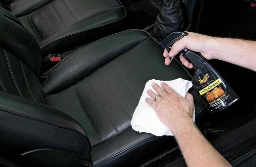 Bỏ túi các bước vệ sinh bọc ghế da ô tô đơn giản tại nhà.