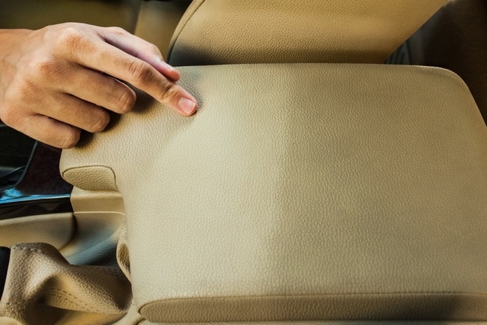 Bỏ túi các bước vệ sinh bọc ghế da ô tô đơn giản tại nhà.